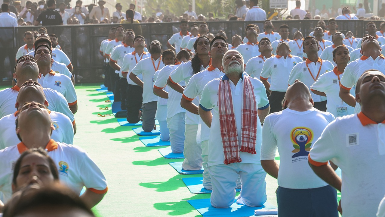 “आंतरिक शांति हो वैश्विक नीति” अंतर्राष्ट्रीय योग दिवस पर पीएम मोदी ने दुनिया को दिया शांति का संदेश