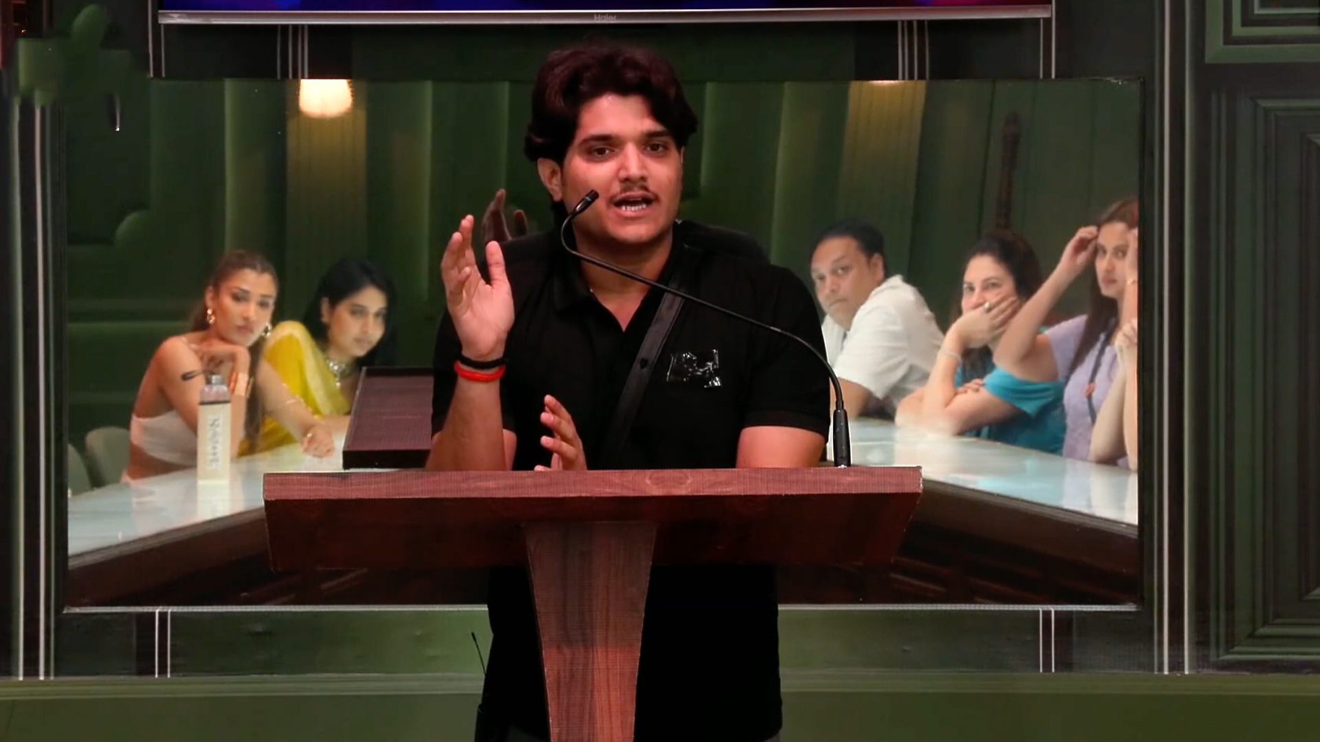 BIGG BOSS-19:शो के दूसरे ही दिन कंटेस्टेंट के बीच छिड़ी बहस, किसी का छलका दर्द तो किसी ने किया एंटरटेन