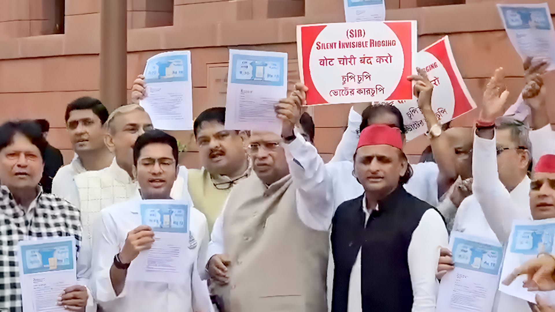 SIR:वोट चोरी के खिलाफ विपक्ष का विरोध तेज, मुख्य चुनाव आयुक्त के खिलाफ महाभियोग लाने की तैयारी में विपक्ष