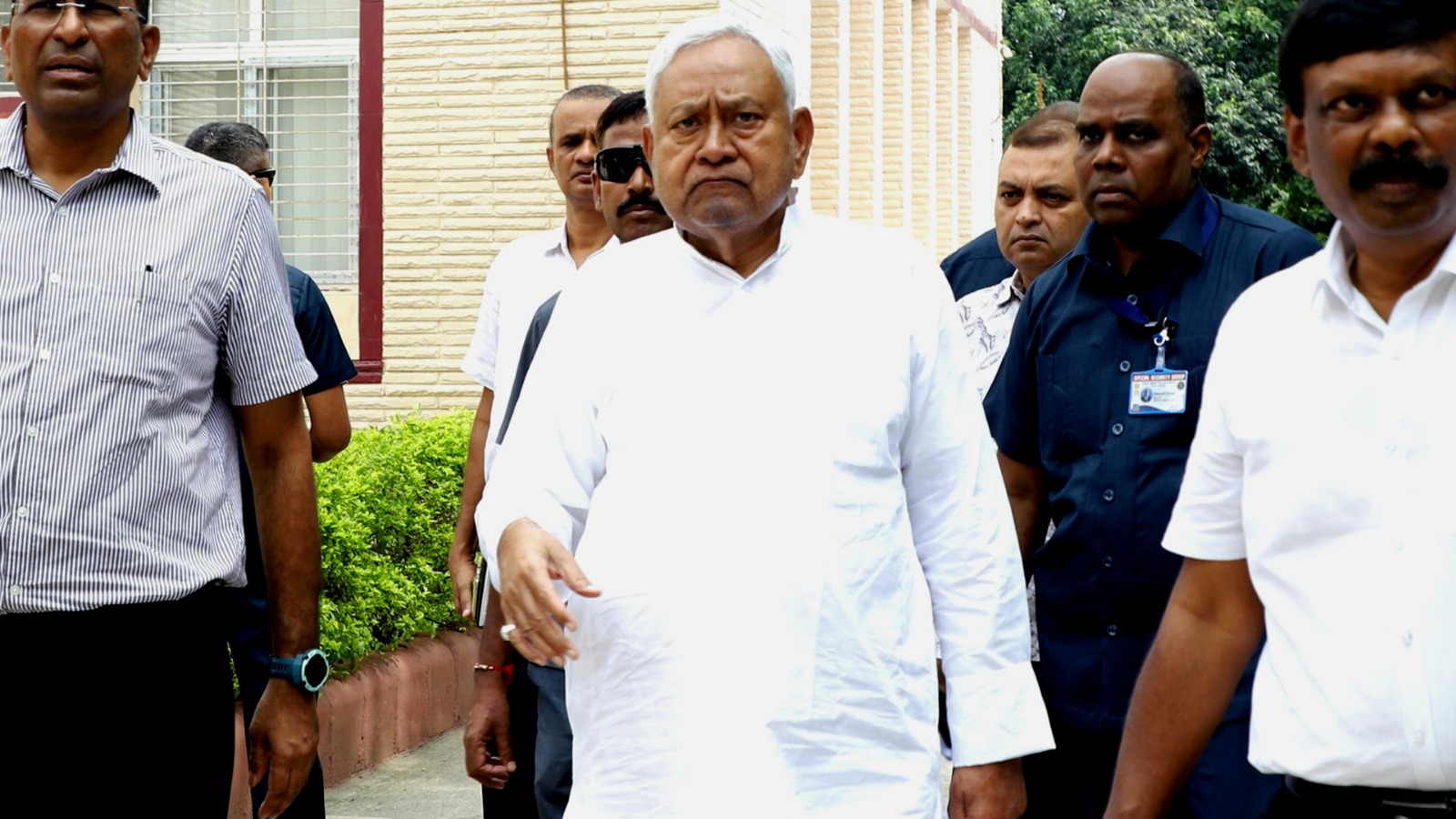 136 सीट के साथ बिहार में फिर बन सकती है एनडीए की सरकार! नये सर्वे में किसे मिल रही कितनी सीट?
