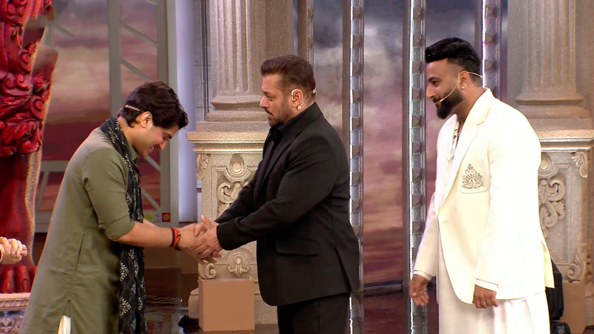 BIGG BOSS-19 शुरुआत में ही बना फिनाले मोमेंट, शहबाज बदेशा को हरा मृदुल तिवारी बने 15वें कंटेस्टेंट