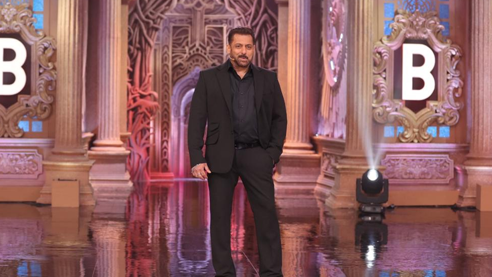 Bigg Boss-19 मोस्ट कॉन्ट्रोवर्शियल रिएलिटी शो बिग बॉस का आगाज, कुनिका बनेंगी घर की आवाज़