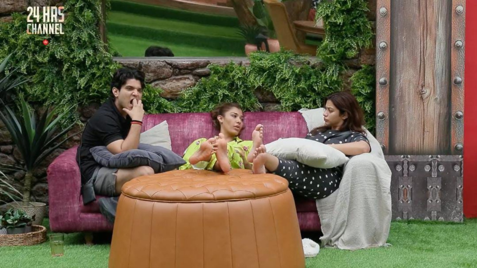 Bigg Boss 19: तान्या मित्तल पर नेहल ने लगाया आरोप, दर्शकों ने कहा , “दूसरी वड़ा पाव गर्ल”