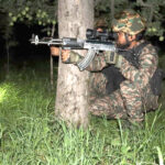 Kulgam Encounter : जम्मू कश्मीर के कुलगाम में आतंकियों के साथ सुरक्षाबलों की मुठभेड़, एक आतंकी ढेर