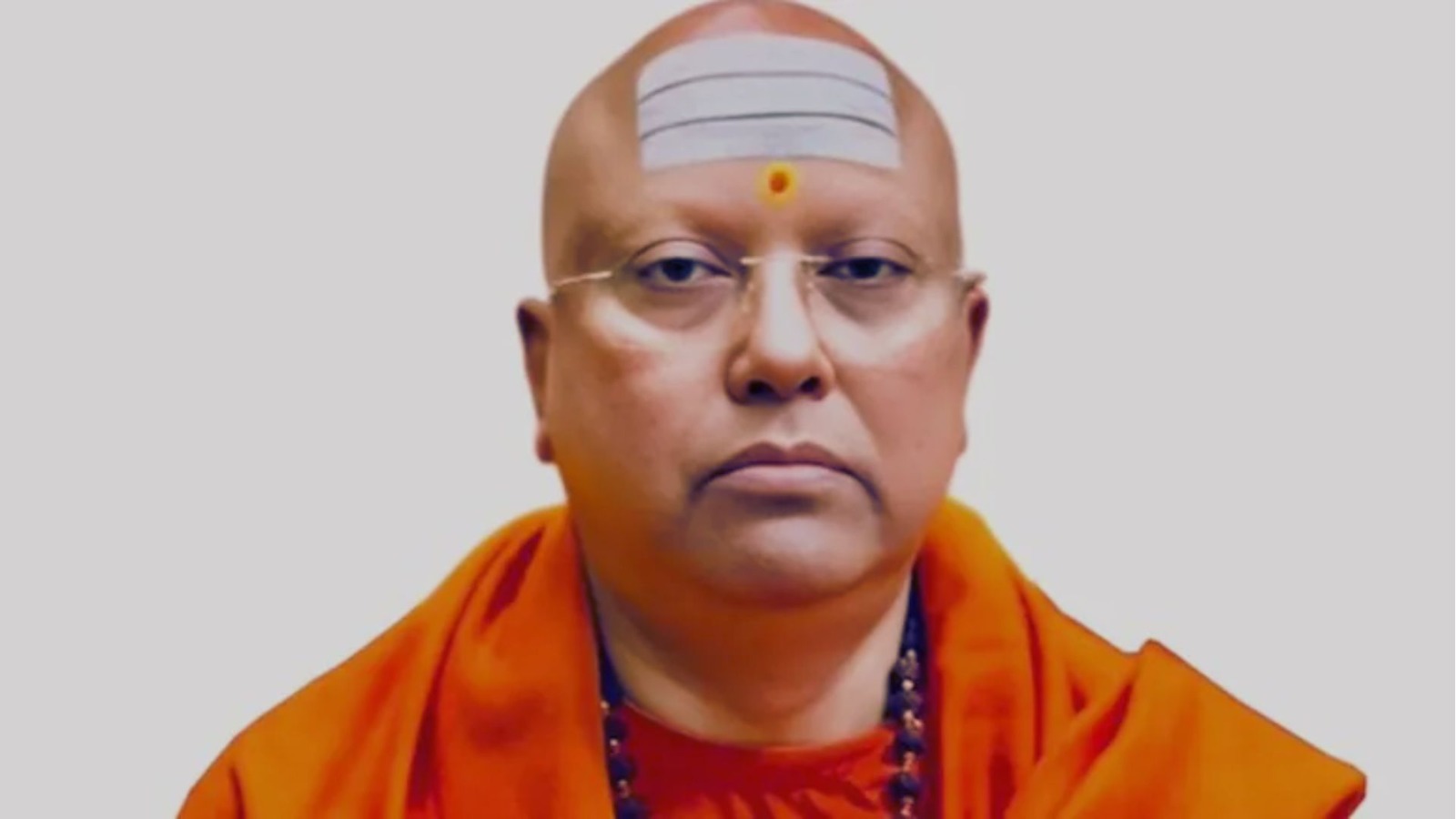 बाबा चैतन्यानंद के फोन से खुला राज, एयरहोस्टेज संग फोटो और लड़कियों से चैट्स ने मचाया हड़कंप