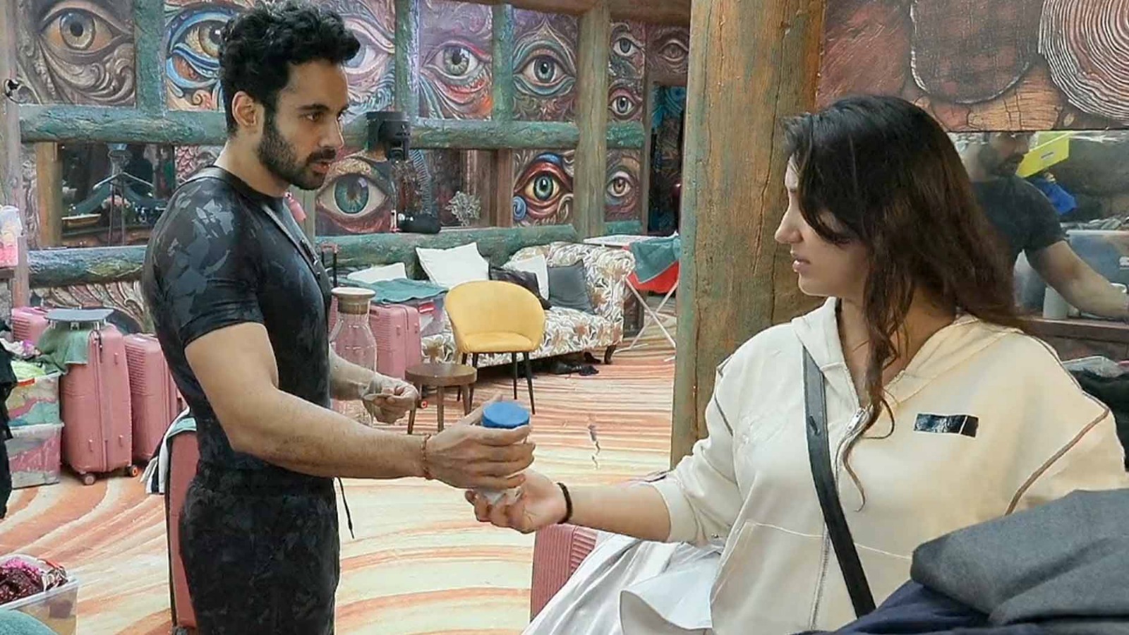 Bigg Boss 19: अशनूर कौर ने अभिषेक बजाज को दी खास सलाह, क्या दोनों की दोस्ती बदलेगी राजनीति का खेल?