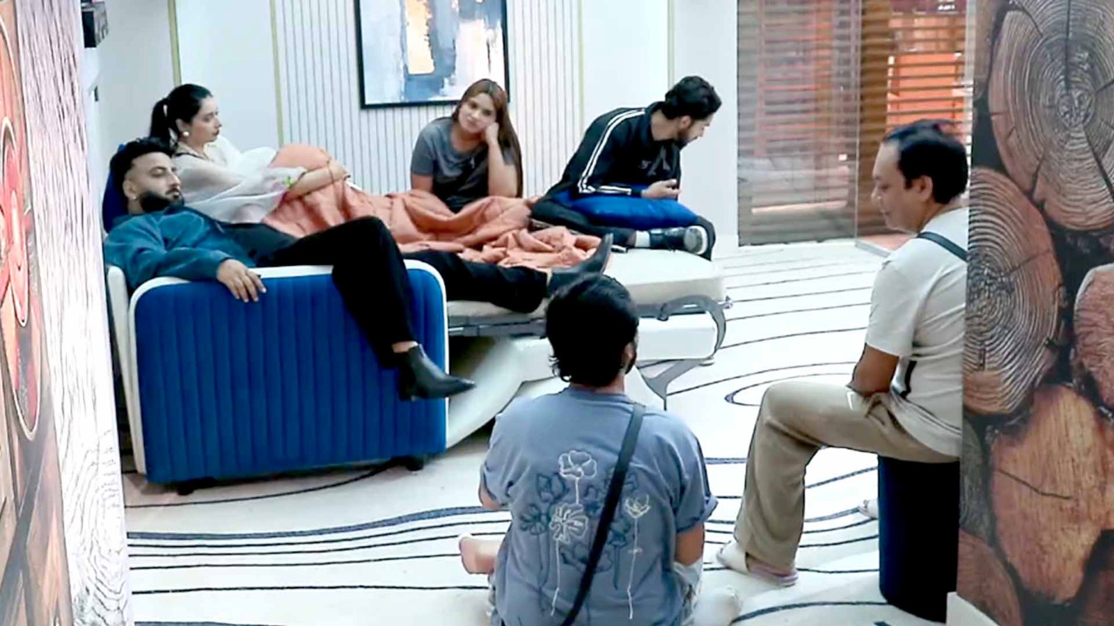 Bigg Boss 19: शो में एक से बढ़कर एक कंटेस्टेंट के झगड़ों की घर में बरसात… फरहाना, कुनिका, बसीर, नेहल और प्रणित के बीच हुआ घमासान