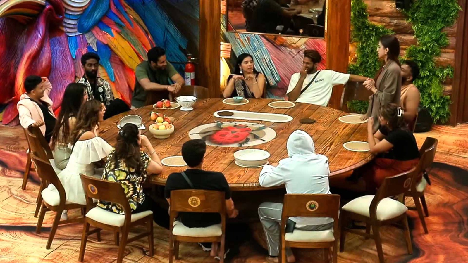 Bigg Boss 19: घरवालों के बीच जबरदस्त बहस, बिग-बॉस के घर में क्या कुछ जानें यहां सारी अपडेट
