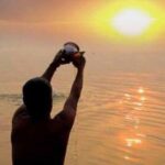 सूर्य को जल चढ़ाने से बदलें किस्मत, सिर्फ 1% जानते हैं ये खास नियम