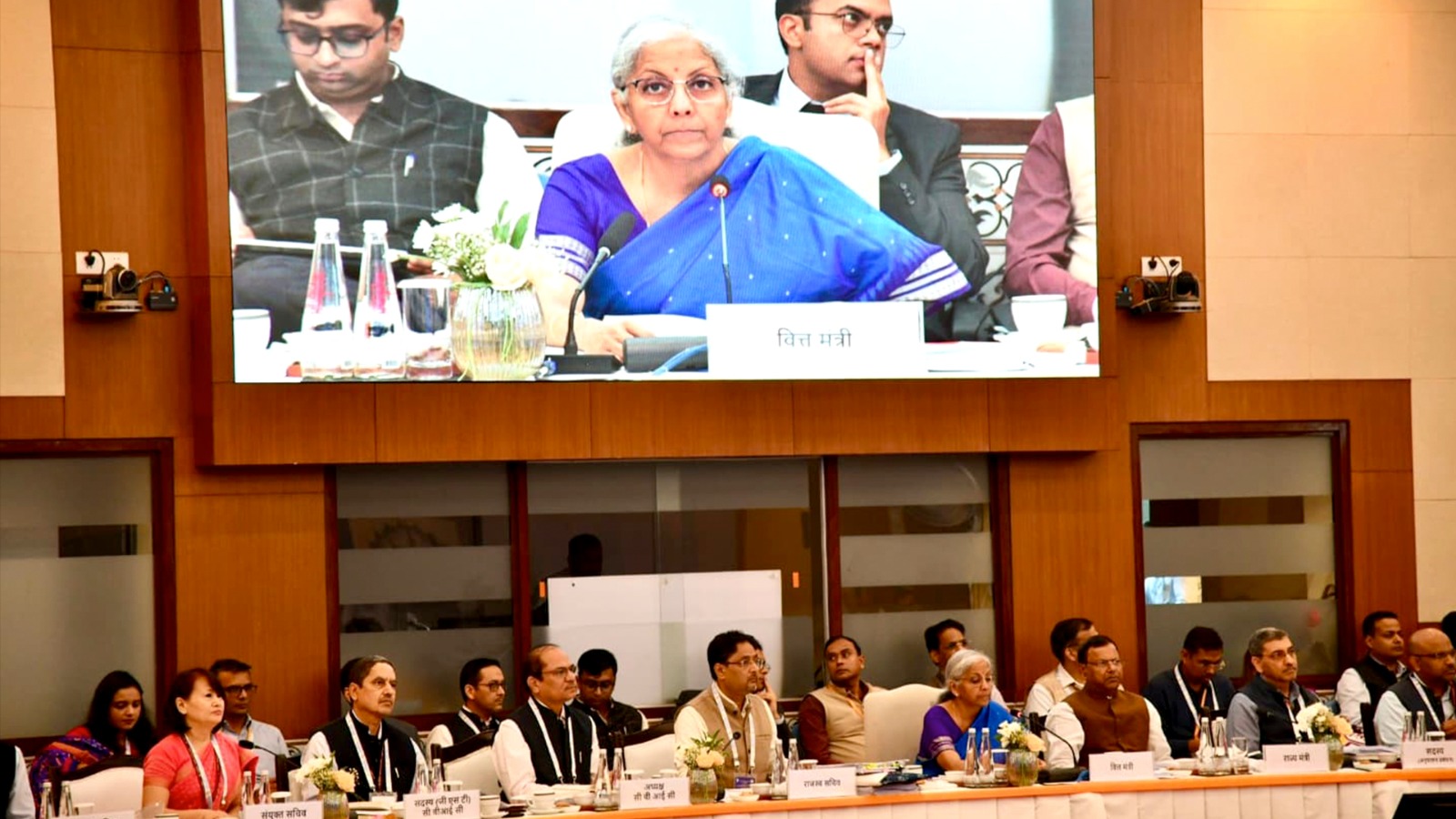 दिवाली से पहले बड़ा GST धमाका! रोज़मर्रा की चीजें होंगी सस्ती, लग्ज़री और हानिकारक वस्तुओं पर बढ़ेगा टैक्स, जानिए लिस्ट