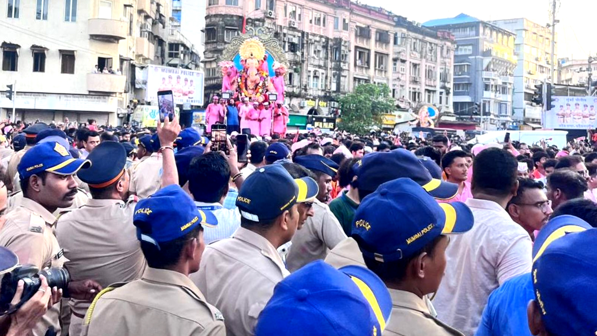 अनंत चतुर्दशी पर मुंबई पर मंडराया खतरा, 400 किलो RDX धमाके की धमकी, हाई अलर्ट पर पुलिस