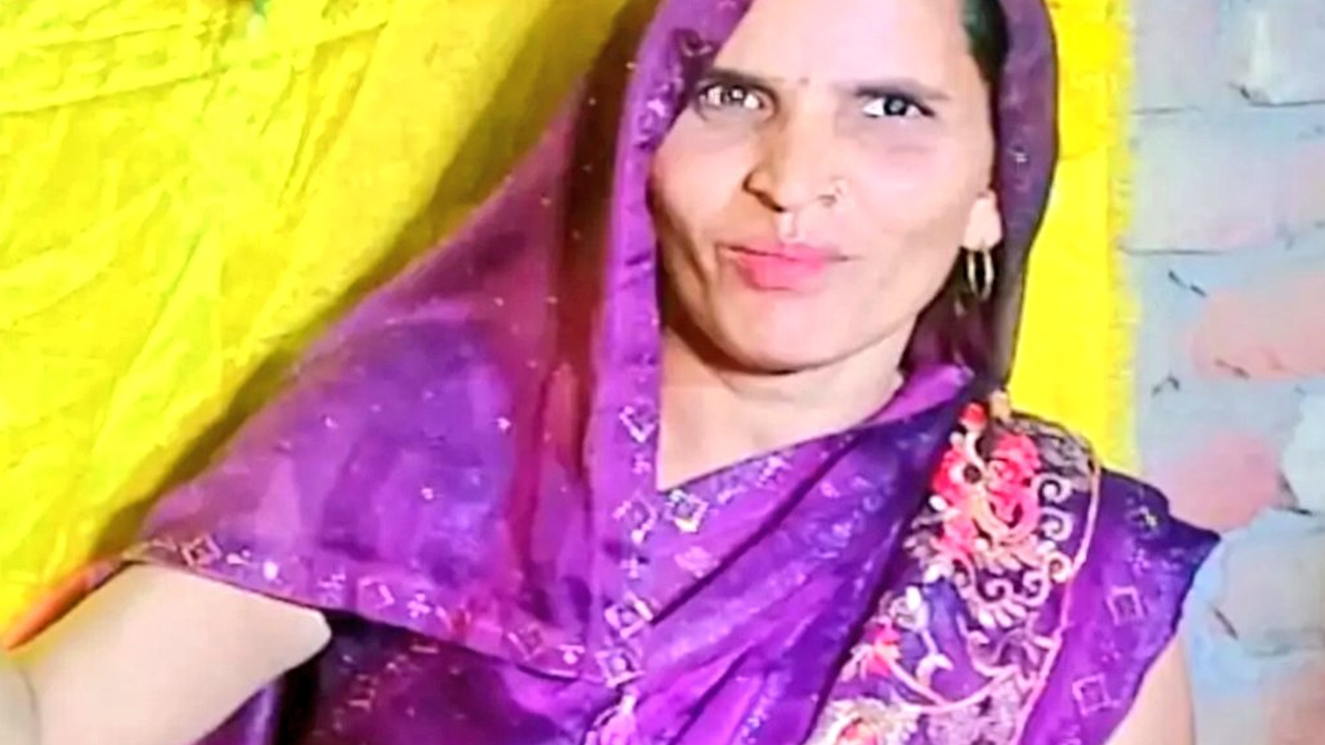 neelam 52 year old woman elopes with pappu yadav leaving nine children badaun
