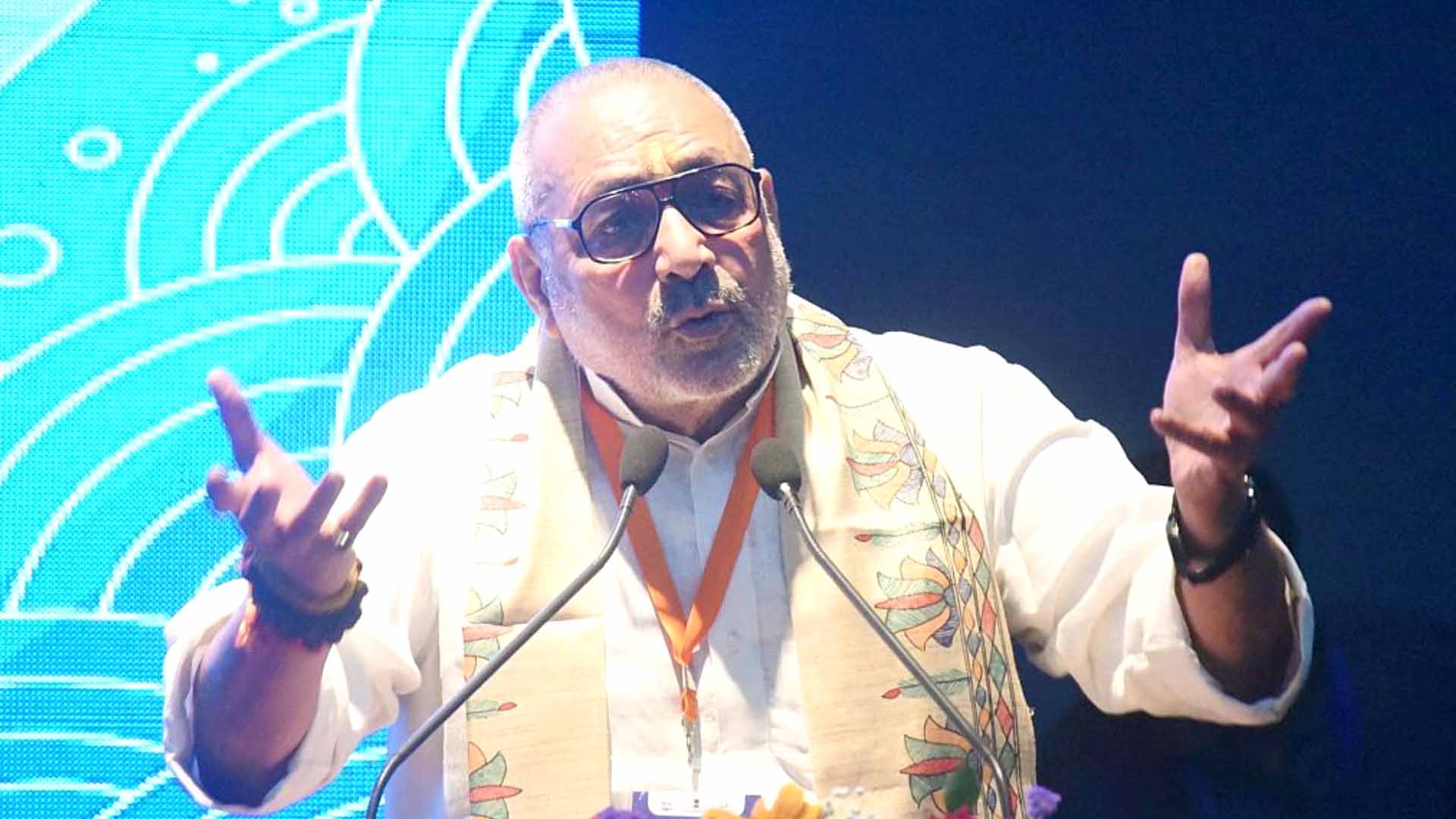 पीएम मोदी की मां को गाली देने के विवाद ने पकड़ा तूल, गिरिराज सिंह समेत इन नेताओं ने की कड़ी निंदा