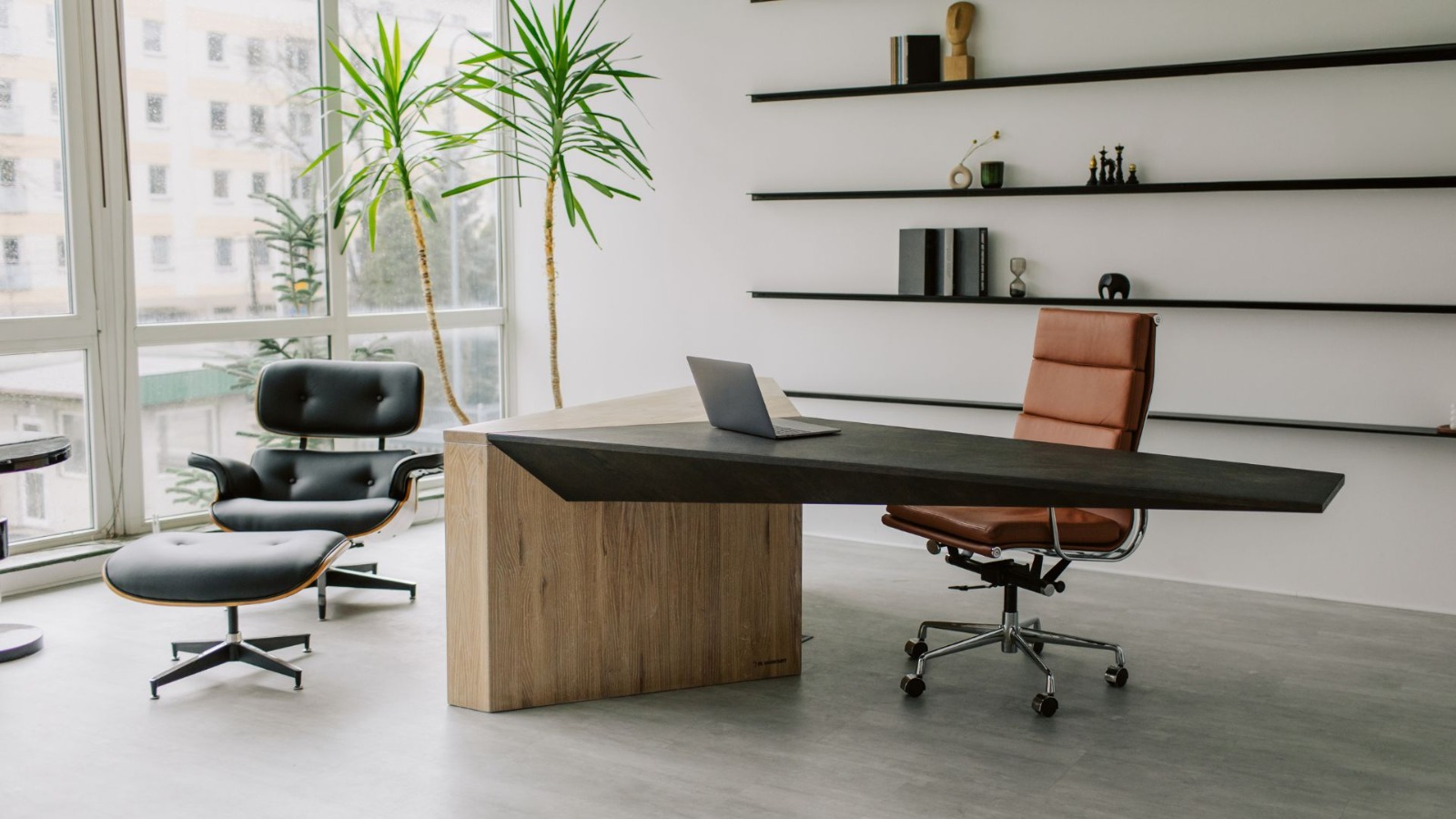 which direction is best to sit in office know which seat brings growth as per vastu