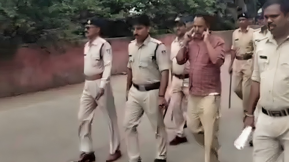भारत माता पर आपत्तिजनक बयान देने वाले कांग्रेस नेता असद को पुलिस ने शहर में कान पकड़ाकर घुमाया, अब जेल की सलाखों के पीछे