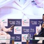 महाराष्ट्र के CM देवेंद्र फडणवीस ने कहा, PM मोदी हैं भारत के असली नायक, FCCI Frames 2025 में अक्षय कुमार के साथ बातचीत