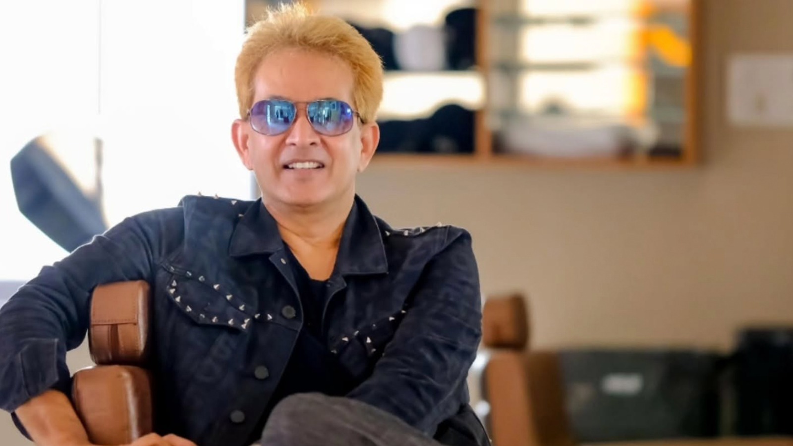 हेयर स्टाइलिस्ट जावेद हबीब के ख़िलाफ़ दर्ज हुए 20 FIR, जानें कैसे बने मशहूर हेयर स्टाइलिस्ट?