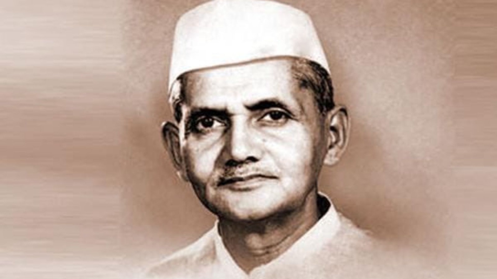 लाल बहादुर शास्त्री: वह नेता जो प्रधानमंत्री बनकर भी साइकिल से सब्जी खरीदने जाते थे!