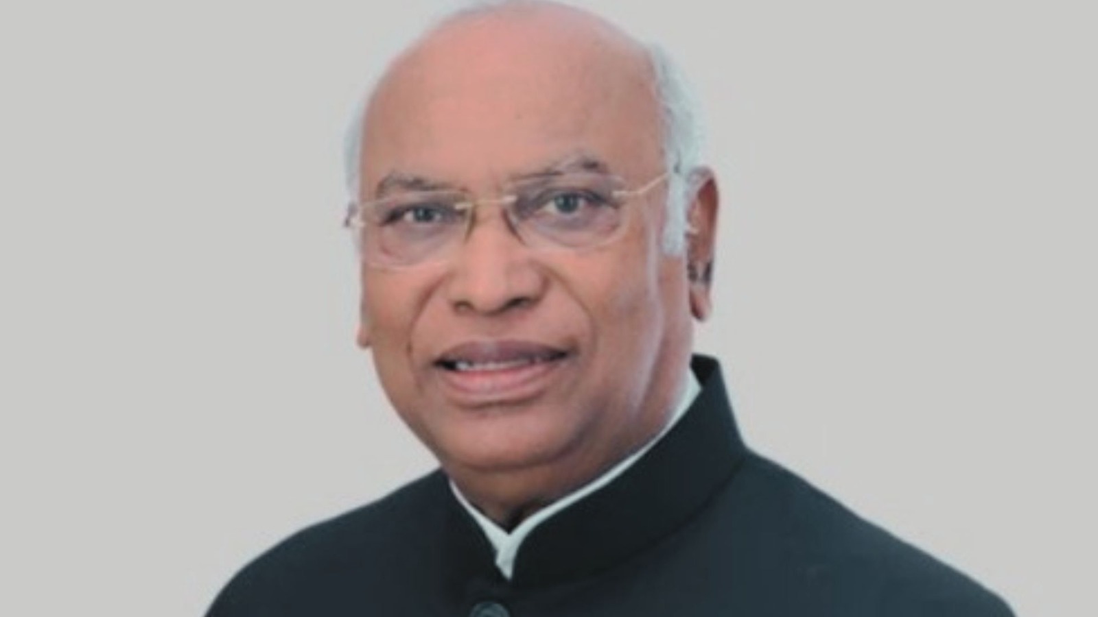 मल्लिकार्जुन खरगे बीमार: बुखार से हॉस्पिटल पहुंचे, पार्टी बोली सब ठीक, चिंता न करें!