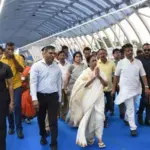 चुनाव आयोग के बड़े ऐलान से ठीक पहले ममता बनर्जी का बड़ा एक्शन, बंगाल में क्यों बदल दिए गए इतने सारे डीएम
