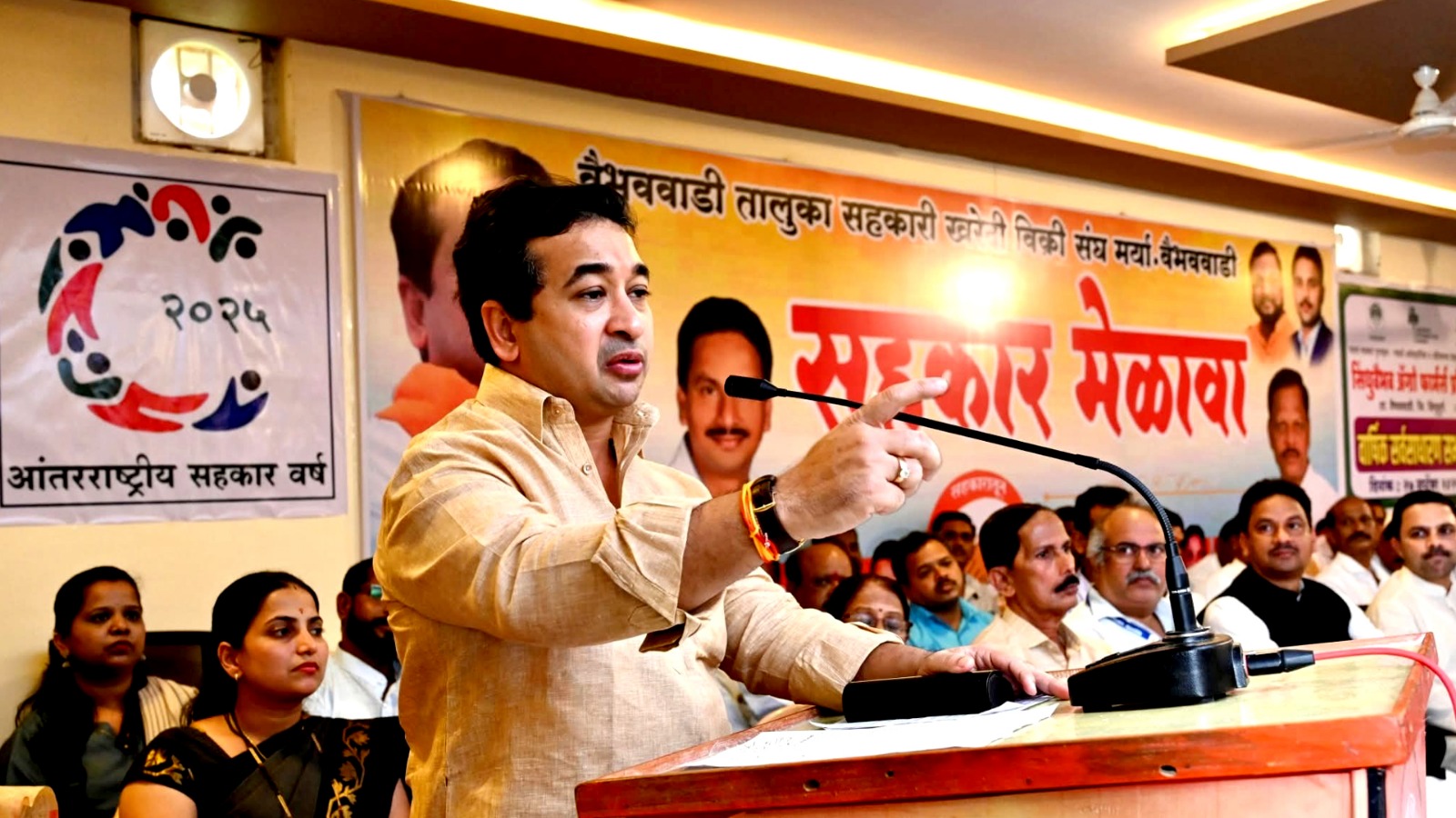 महाराष्ट्र सरकार में मंत्री नितेश राणे का विवादास्पद बयान, गरबे के दौरान अंडा फेंकने पर भड़के, कहा-ये तेरे अब्बा का पाकिस्तान नहीं है