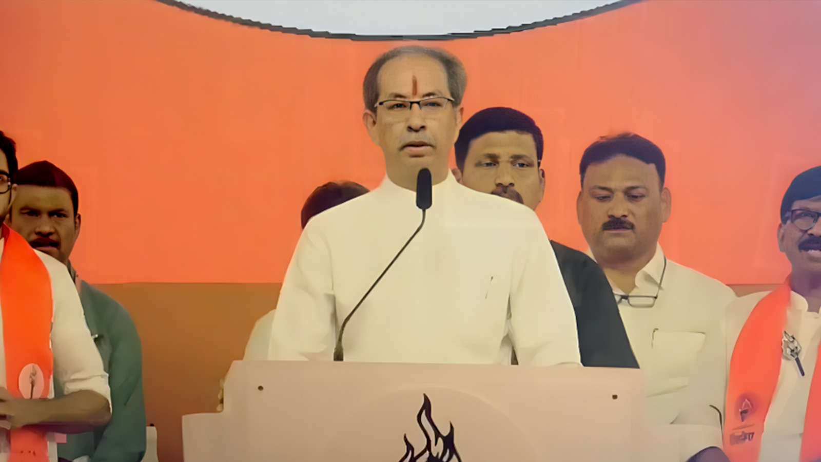 दशहरा रैली में उद्धव ठाकरे ने बीजेपी को कहा अमीबा, ‘असली सोना’ और ‘पीतल’ की जंग जारी!