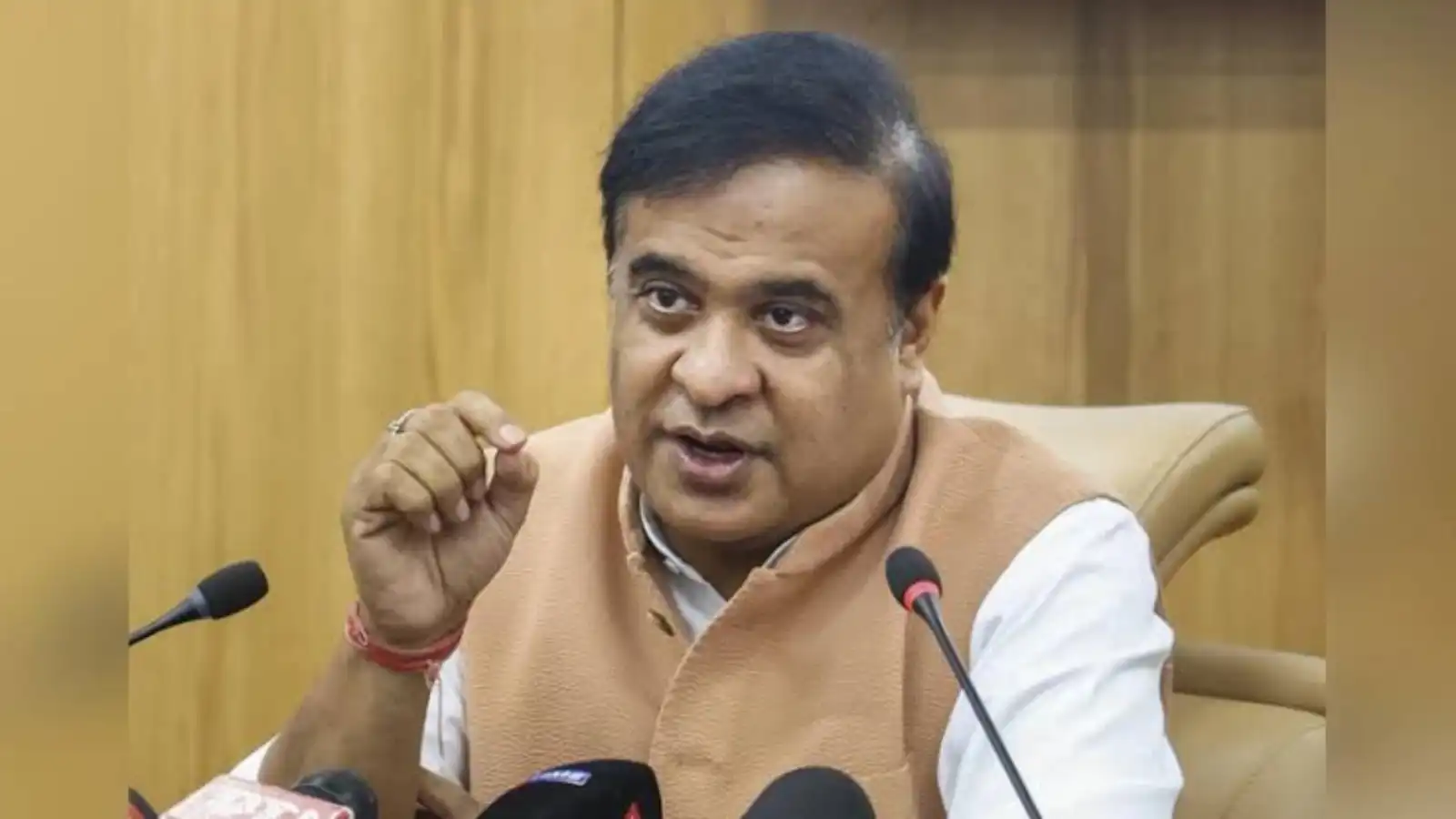100 percent pakistani agent assam cm himanta sharma accuses congress leader