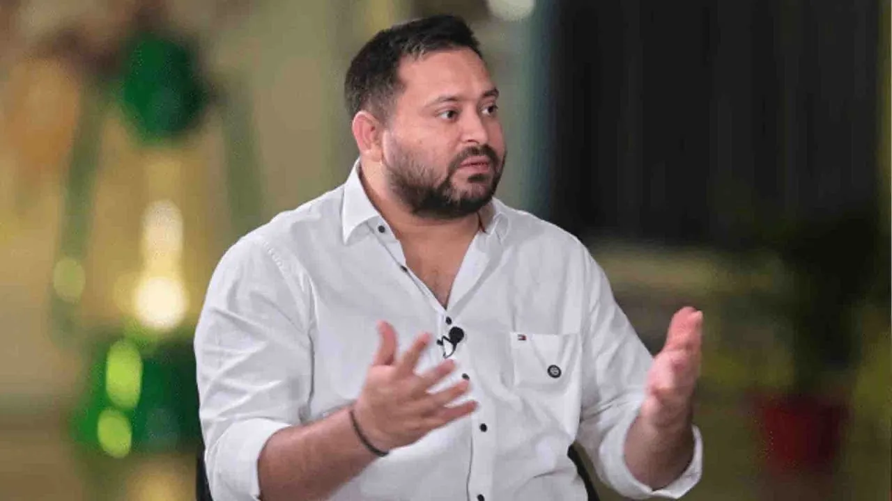 तेजस्वी यादव का चुनाव आयोग से सवाल, कहा- दिनदहाड़े हत्याएं, रिश्वतखोरी कार्रवाई क्यों नहीं?