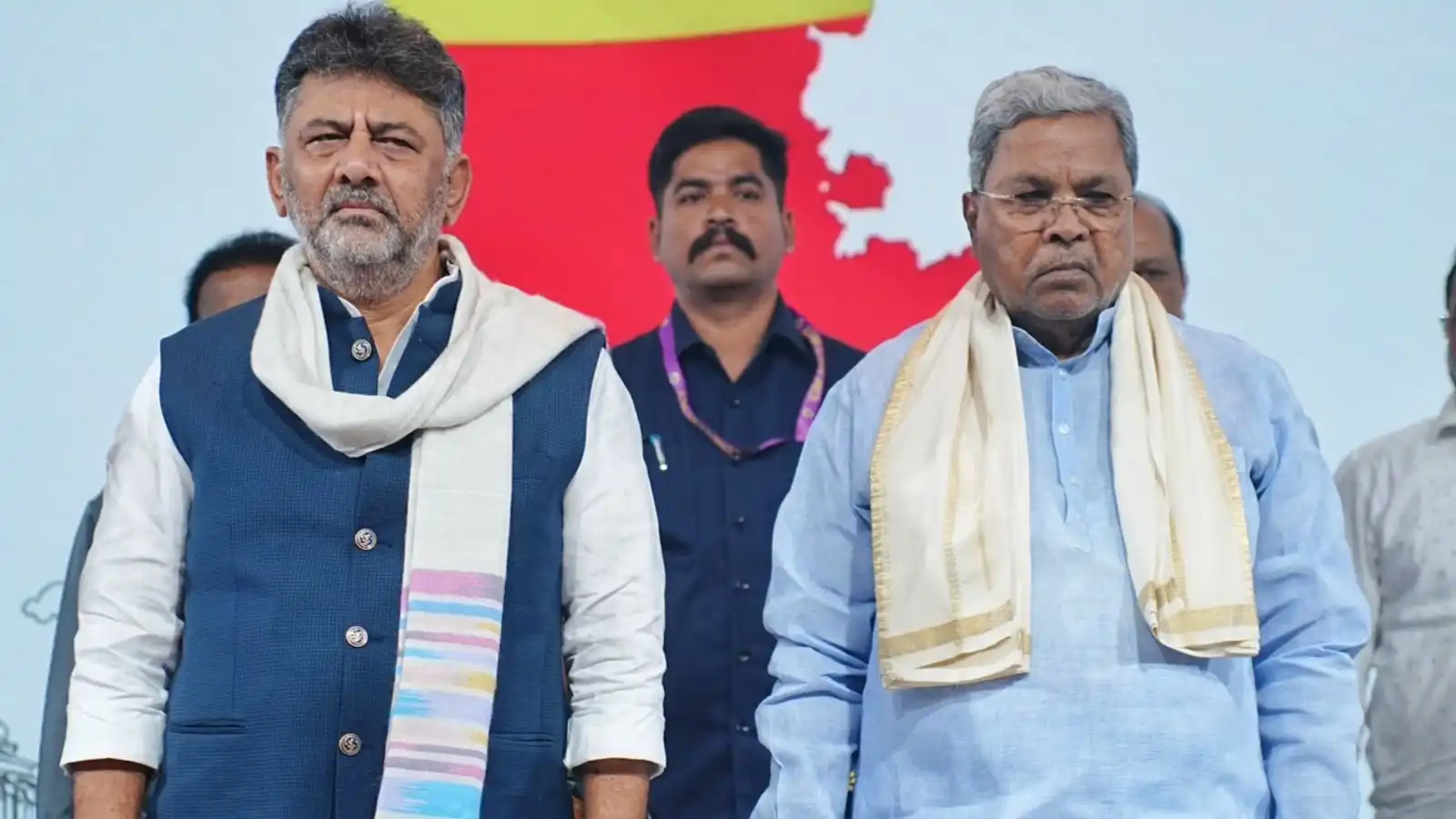 कर्नाटक कांग्रेस नेतृत्व संकट गहराया, जल्द आएगा DK शिवकुमार–सिद्धारमैया विवाद पर कांग्रेस हाईकमान का फैसला