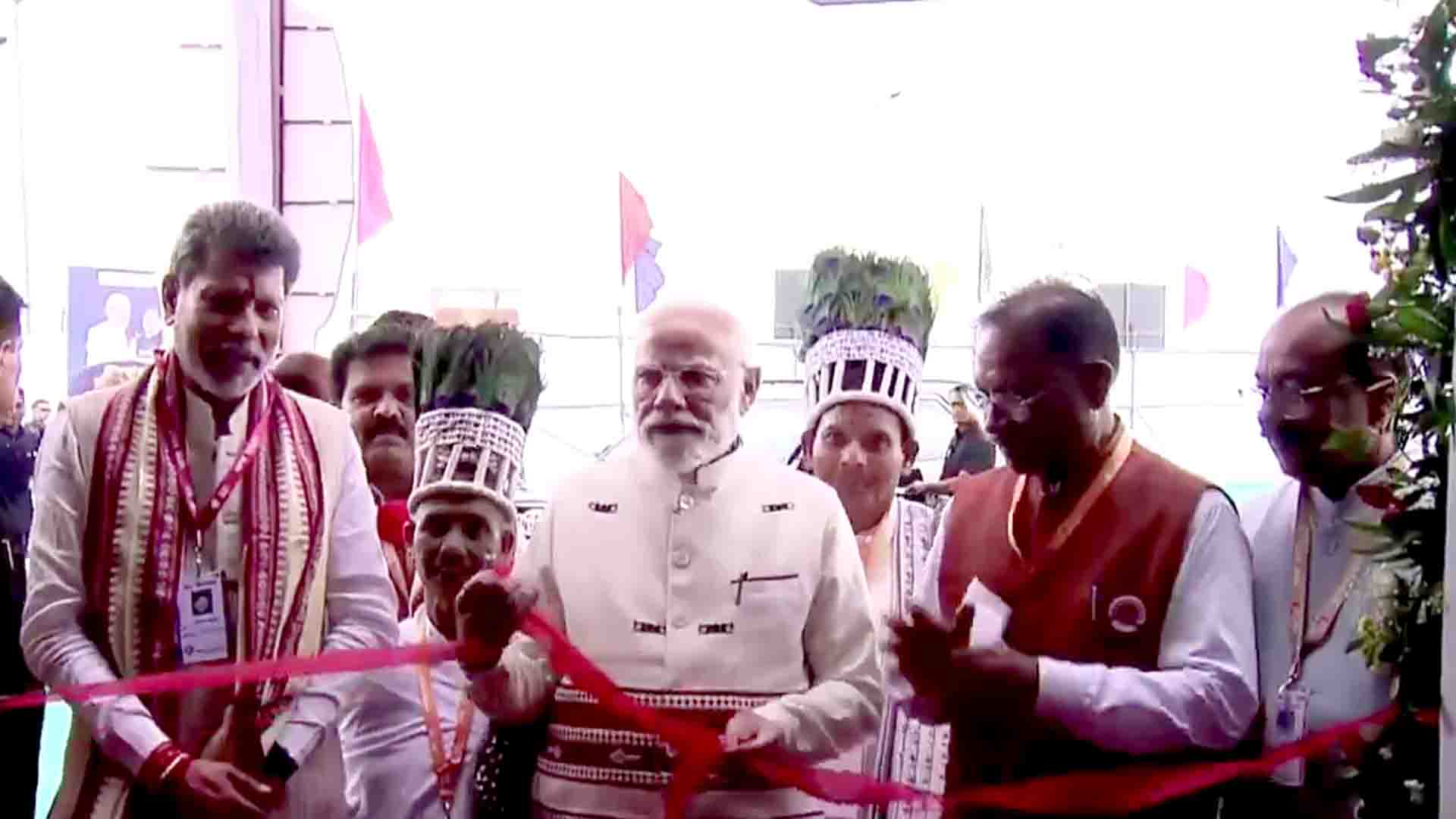 रायपुर में पीएम मोदी ने किया छत्तीसगढ़ विधानसभा भवन का उद्घाटन, पूर्व प्रधानमंत्री अटल बिहारी वाजपेयी को भी किया याद