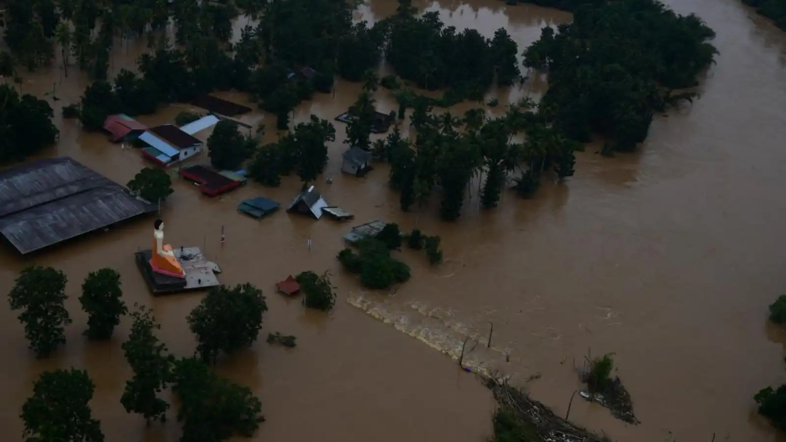 sri lanka cyclone ditwah 123 dead 130 missing emergency declared