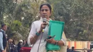 चलती रेड के बीच प्रतिक जैन के घर पहुंची ममता बनर्जी, आखिर क्या है ग्रीन फाइल का राज? ED पर डॉक्यूमेंट ले जाने का लगाया आरोप