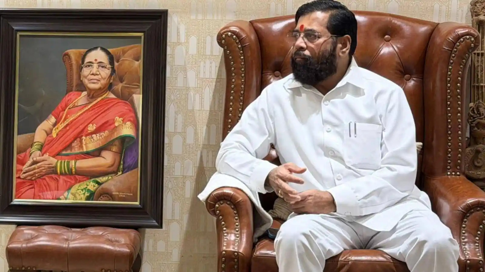 PMC Election: महानगरपालिका चुनाव में हो रहा गजब का कारनामा, अपने ही दल के नेता का AB फॉर्म छीनकर निगल गए एकनाथ शिंदे के उम्मीदवार