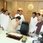 अजित पवार की कुर्सी देख भावुक हुई पत्नी सुनेत्रा पवार, 10 दिनों बाद संभाला DCM का कार्यभार