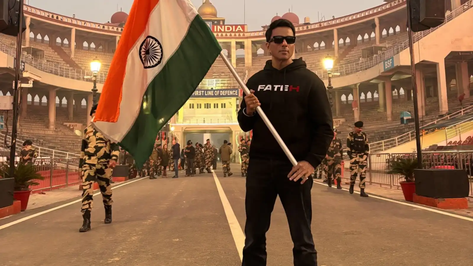 मिडिल ईस्ट संकट के बीच सोनू सूद बने सहारा, दुबई में फंसे यात्रियों के लिए शुरू की मुफ्त रहने की व्यवस्था