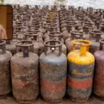 'देश में पर्याप्त मात्रा में तेल उपलब्ध, कई राज्यों में कमर्शियल LPG सिलेंडर की सप्लाई शुरू', गैस संकट के बीच सरकार का आया बयान