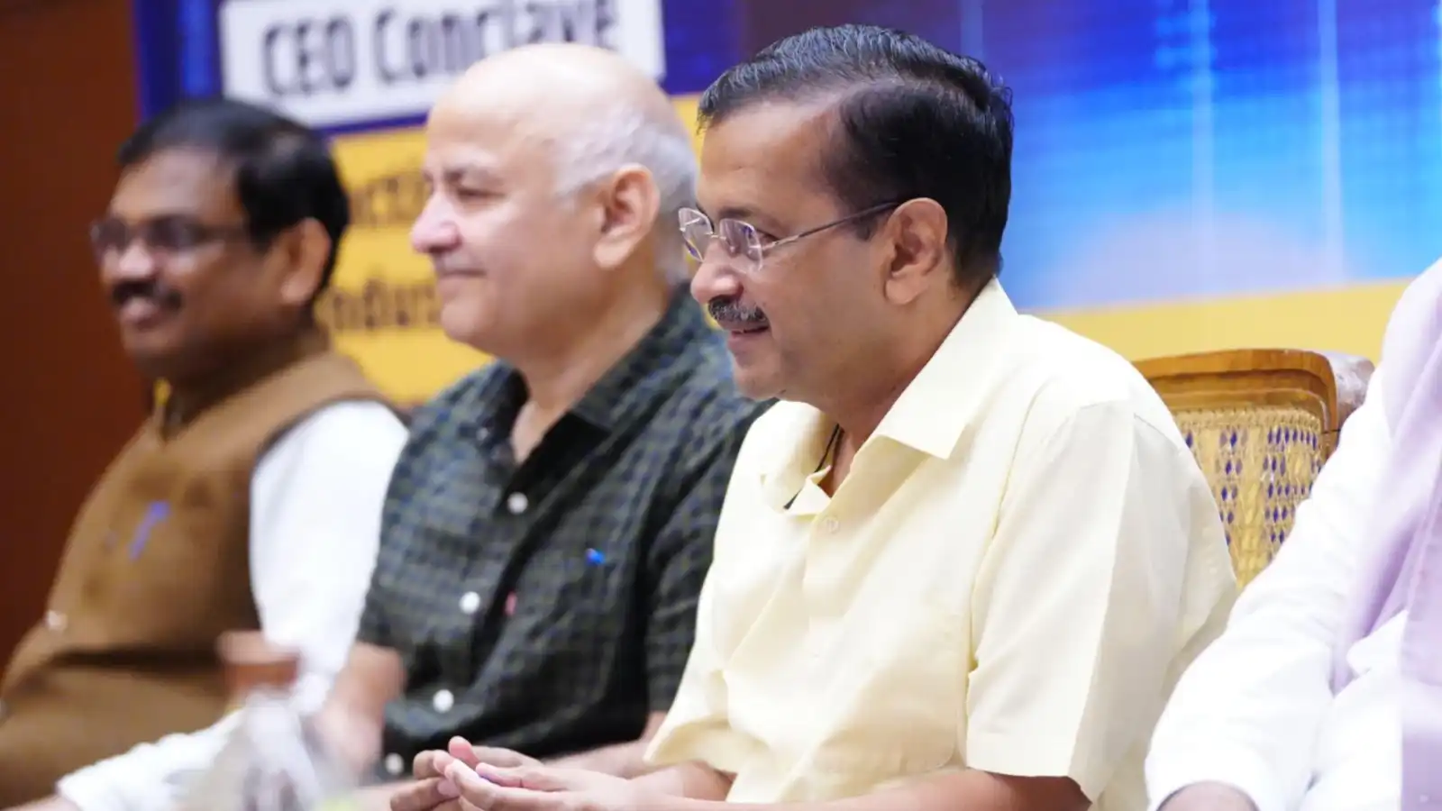 दिल्ली शराब घोटाले में नहीं मिली अरविंद केजरीवाल को राहत, सिसोदिया समेत हाई कोर्ट ने 20 लोगों को भेजा नोटिस