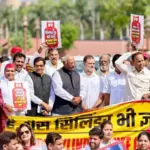 LPG सिलेंडर की कमी पर संसद में हंगामा, राहुल गांधी समेत विपक्ष का विरोध प्रदर्शन