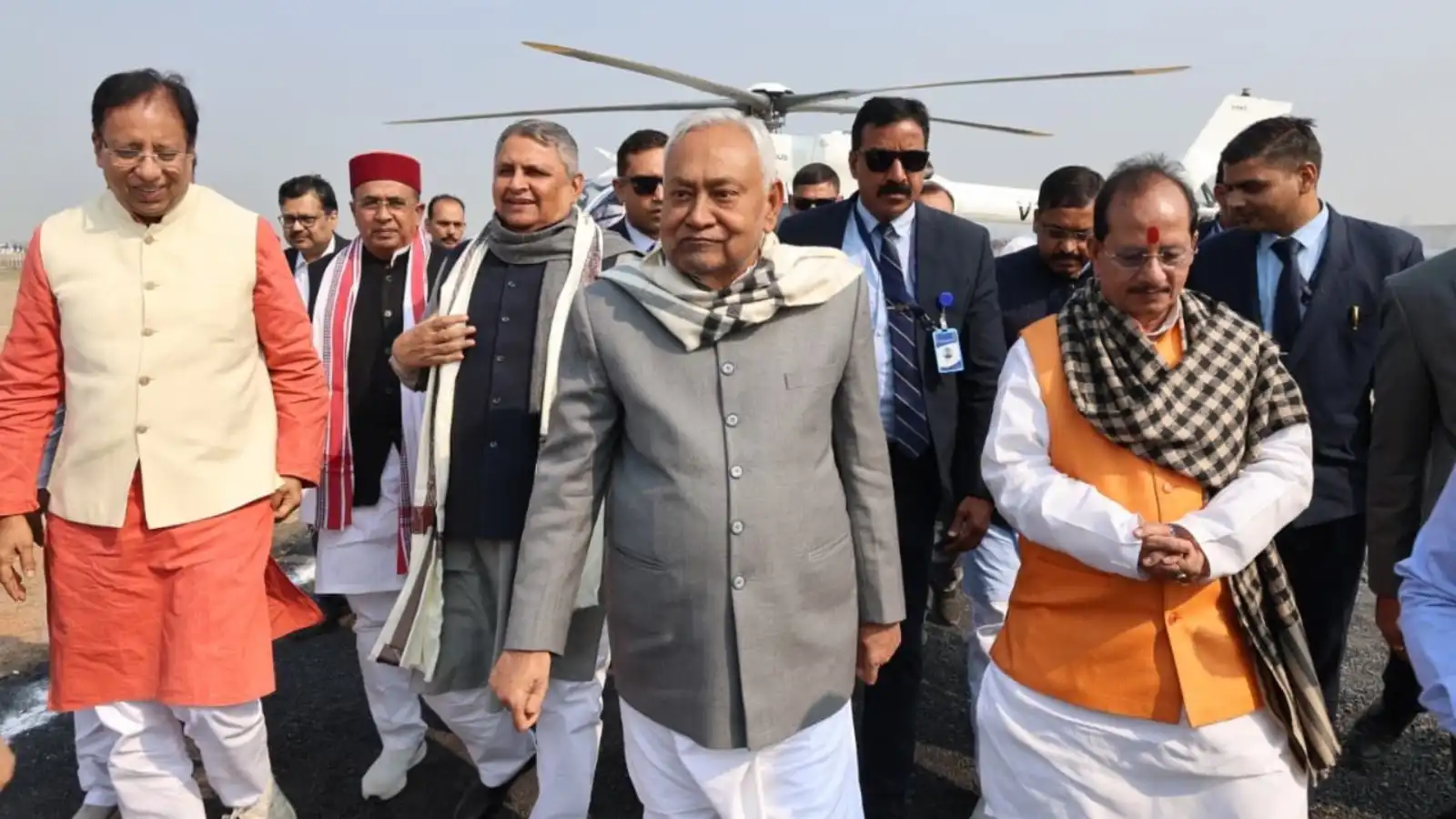 Bihar CM Nitish Kumar: राज्यसभा जाएंगे नीतीश कुमार, सीएम आवास पर जुटे समर्थक, बढ़ा सियासी बवाल