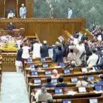 स्पीकर पर कागज फेंकने वाले 8 सांसदों का निलंबन हटा, ओम बिरला ने रखी ये शर्तें