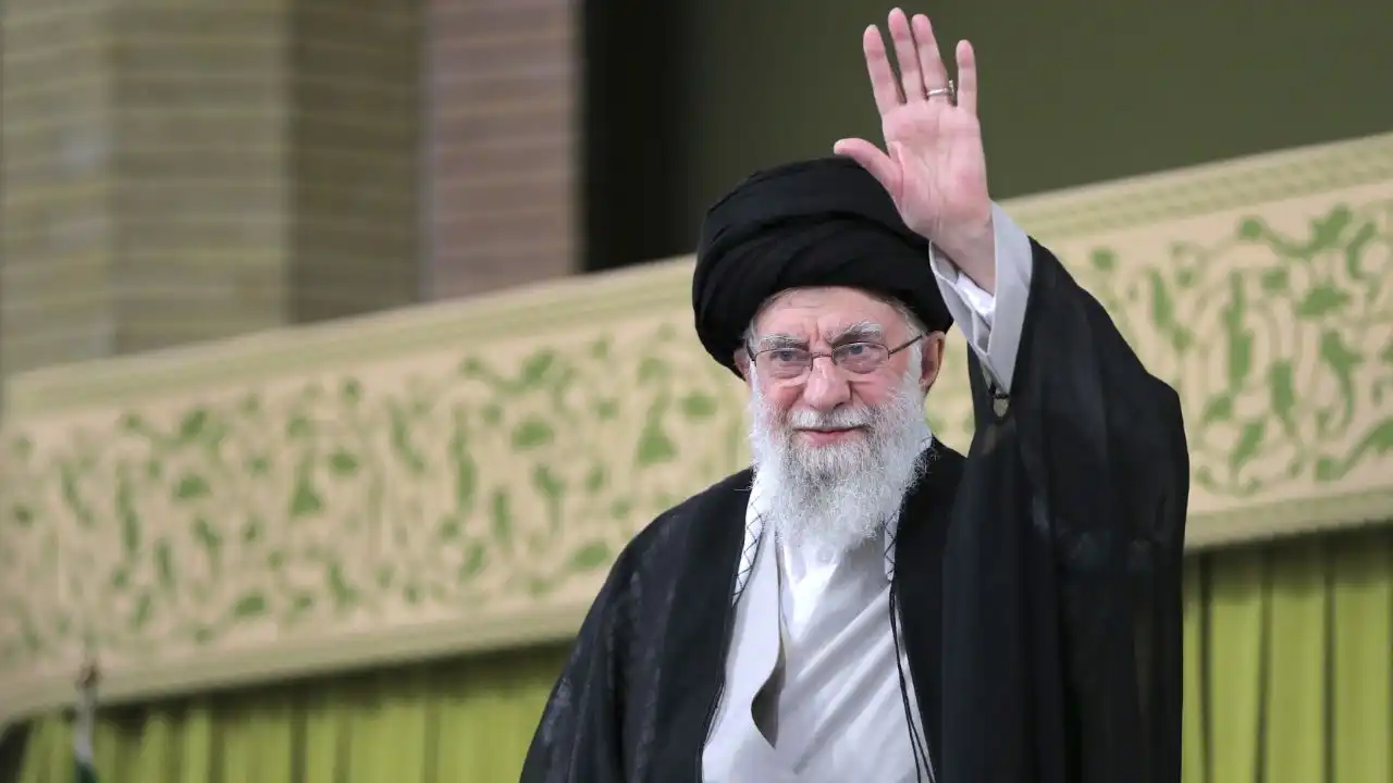 US-Israel Iran War: अमेरिका-इजरायल हमले में ईरान के सुप्रीम लीडर खामेनेई की हुई मौत, देश में 40 दिनों के शोक की घोषणा