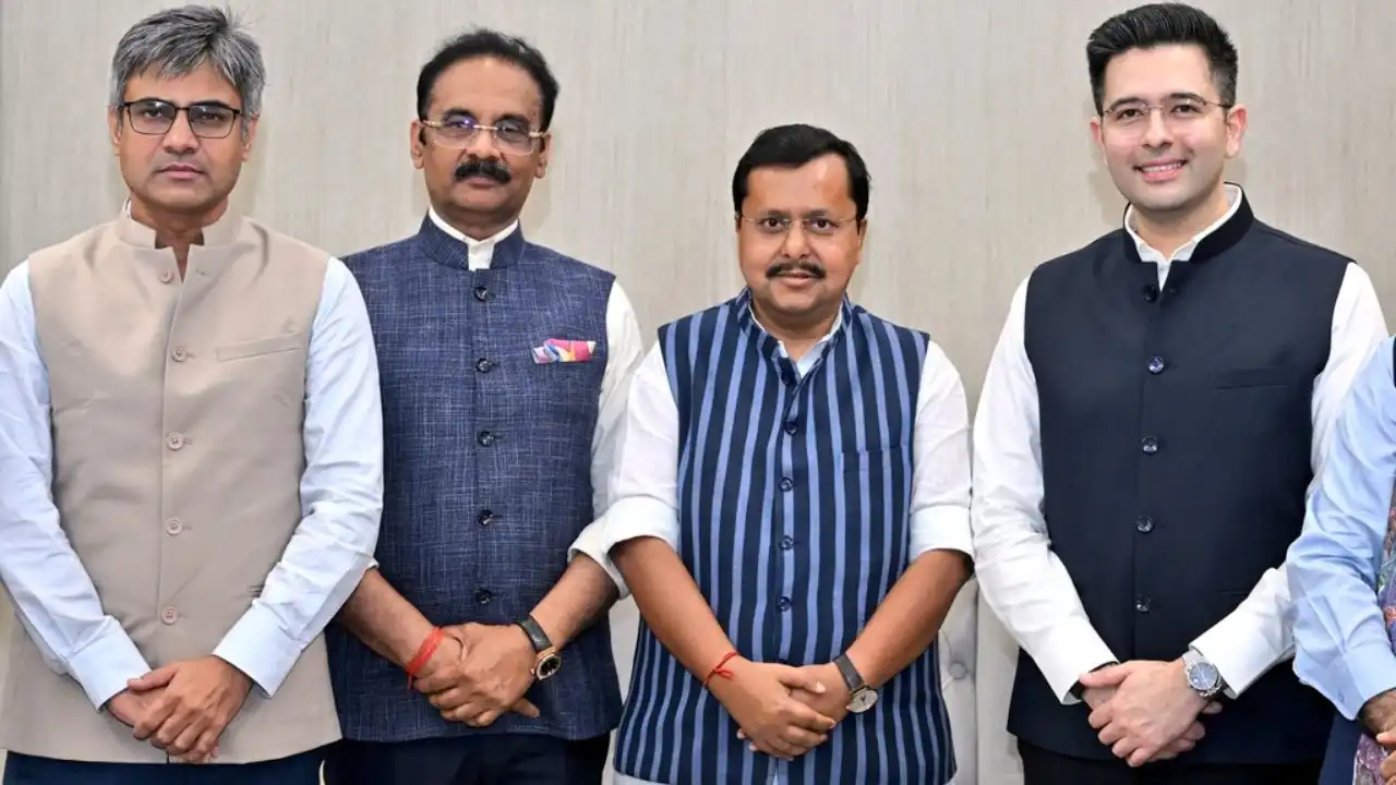 AAP में बगावत: राघव चड्ढा समेत 3 सांसद BJP में शामिल, राज्यसभा सदस्यता रद्द करने की मांग