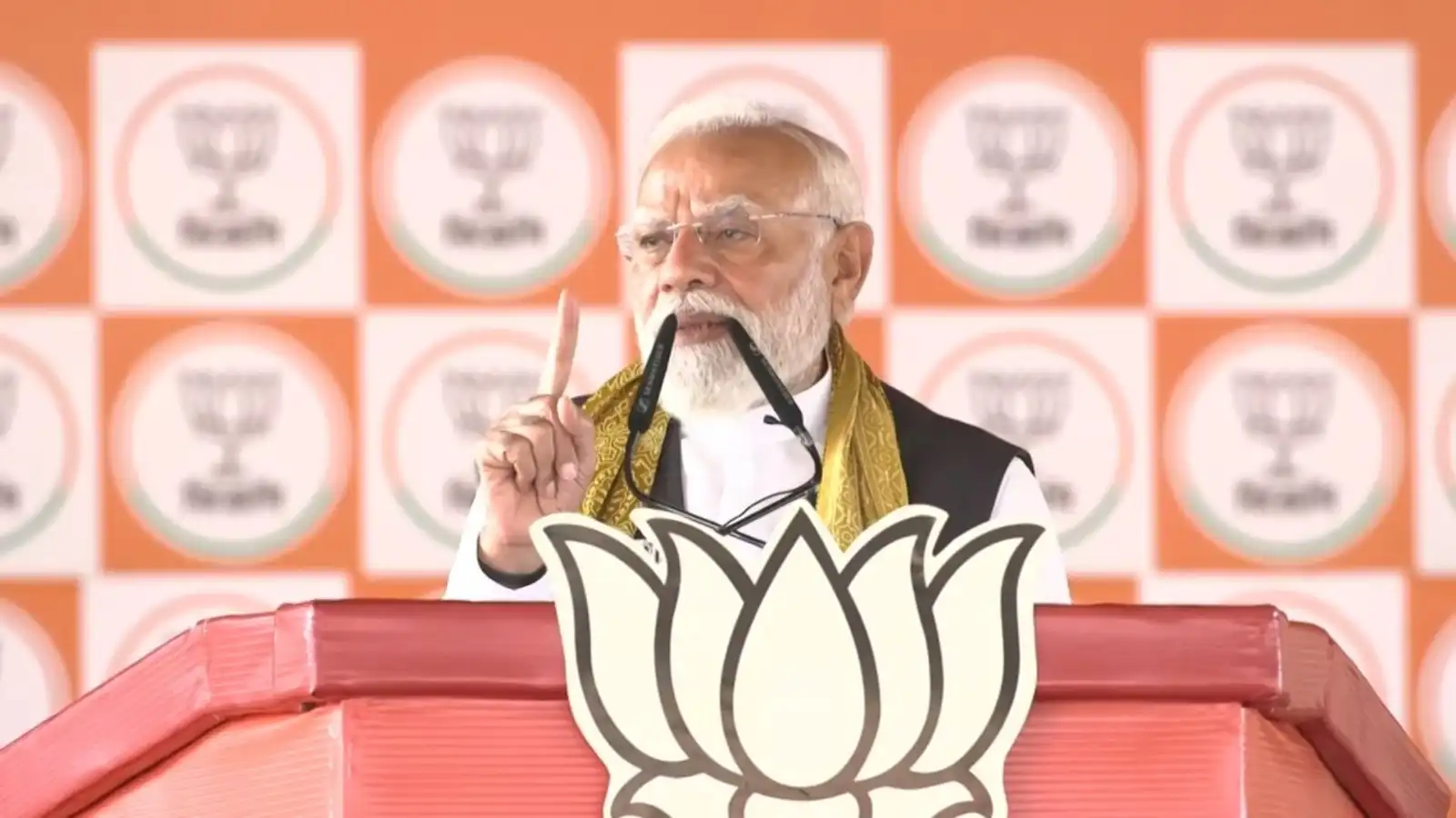 बंगाल में गरजे पीएम मोदी, बोले- “परिवर्तन की आंधी, TMC की विदाई तय”