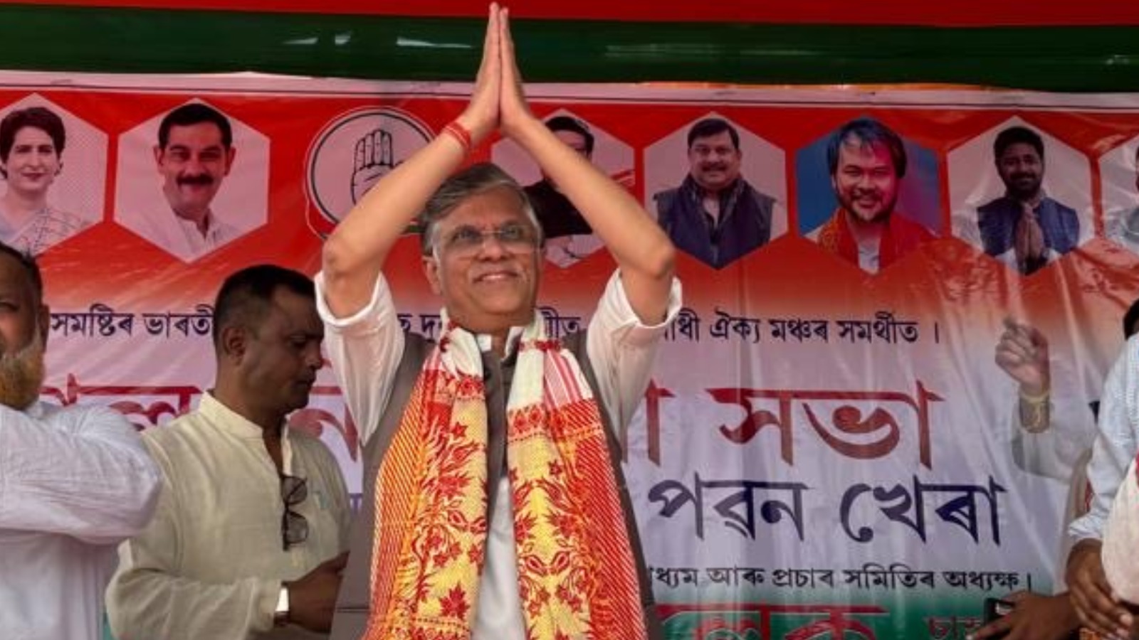 जमानत के बाद दिल्ली एयरपोर्ट पहुंचे पवन खेड़ा, कार्यकर्ताओं ने किया स्वागत तो बोले, संविधान की जीत