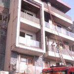 दिल्ली में एक ही बिल्डिंग के 6 फ्लैटों में लगी भीषण आग, हादसे में 9 लोगों की हुई मौत; बचाव कार्य जारी