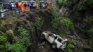 scorpio falls into deep gorge in maharashtra 8 killed in tragic accident