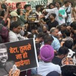 दिल्ली में ‘कॉकरोच जनता पार्टी’ का प्रदर्शन हुआ शुरु, शाम 5 बजे तक प्रोटेस्ट करने की पुलिस ने दी परमिशन