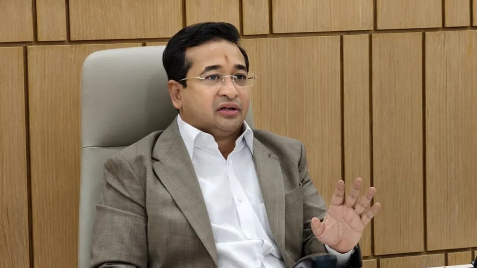 beating for not speaking marathi angers minister nitish rane says beating poor hindus is wrong challenges to show strength in muslim areas
