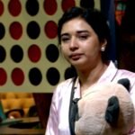 emotional war of drama queen in big boss burning sensation in hands due to washing utensils