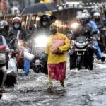 local trains flights delayed due to heavy rains in mumbai